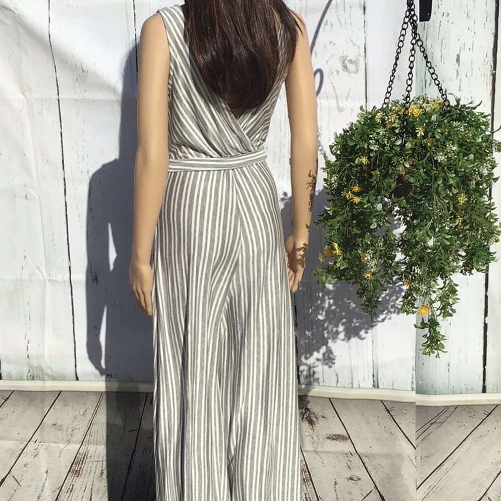 FRONT & BACK V~NECK SEMI~CROPPED SOFT JUMPSUIT - Picture 9 of 14